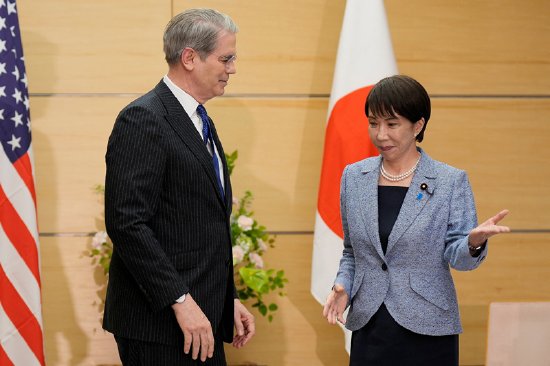 没人喜欢被指手画脚 日本央行行长却同时面对两个“指挥者”